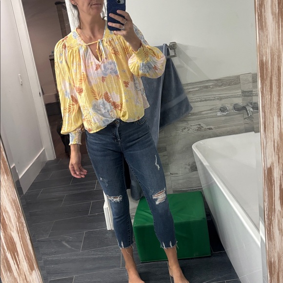 Floral yellow puff long sleeve blouse - Picture 5 of 7